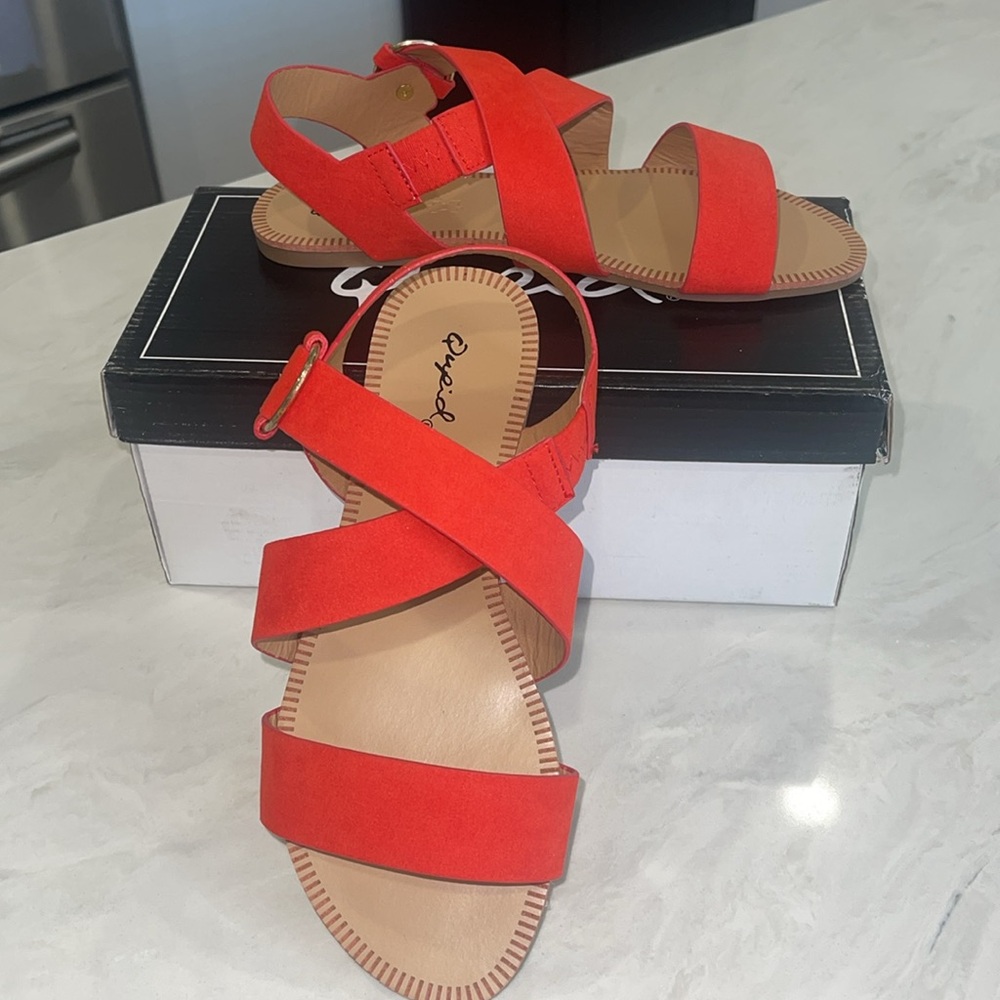 New!✨ “Qupid” Women’s Orange/Red Suede Strapped Sandals 🌺 Multiple Sizes!!